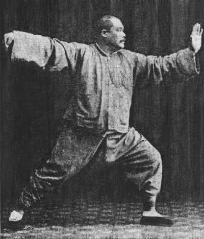 Yang Cheng-fu (Yáng Chéng-fǔ) in Single Whip posture